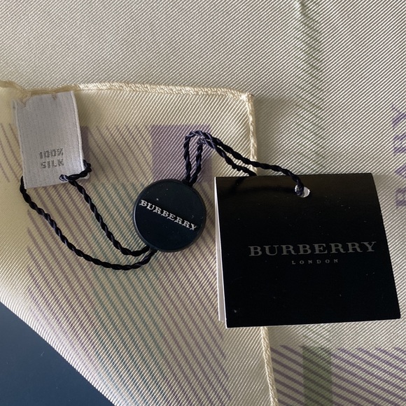 NWT - Burberry Vintage 100% Silk Square - Picture 7 of 9